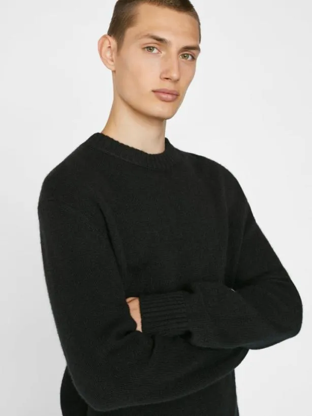 Frame The Cashmere Crewneck Sweater In Noir Noir Men Sweaters and Hoodies Frame The Cashmere Crewneck Sweater In Noir Noir Men Sweaters and Hoodies