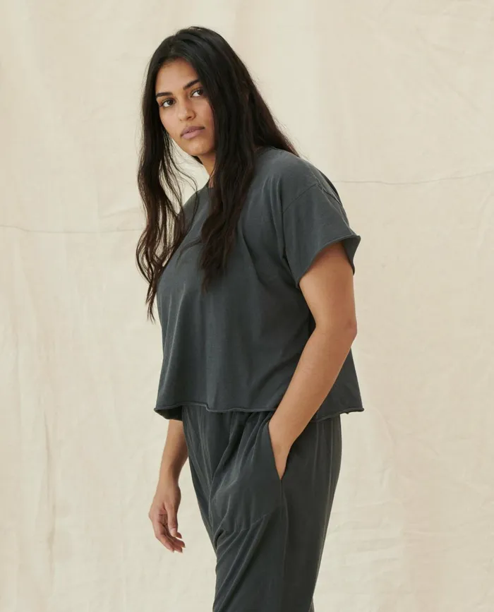Tees Women The Great The Crop Tee Solid Washed Black Tees Women The Great The Crop Tee Solid Washed Black